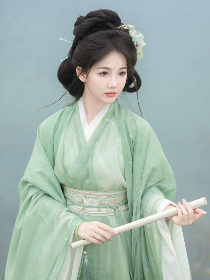 Off-the-Cuff:The Rise of the Shoulder-Baring Top and Mannered Maohomian Skirt Off-the-Cuff:The Rise of the Shoulder-Baring Top and Mannered Maohomian Skirt