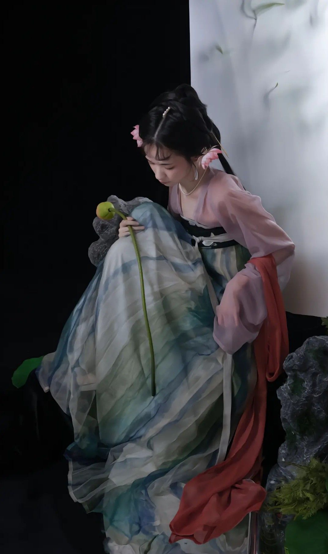 Ancient Elegance:The Revival of Hanfu Costumes from Chinese Period Dramas
