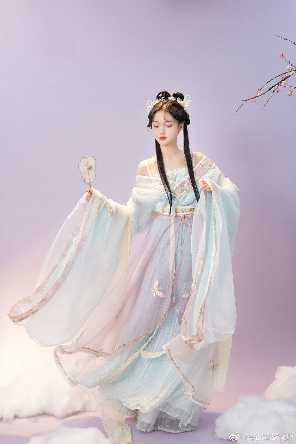 Reimagining the Cheongsam for Modern Life:Fashionable and Functional for Autumn Winter Wear Reimagining the Cheongsam for Modern Life:Fashionable and Functional for Autumn Winter Wear