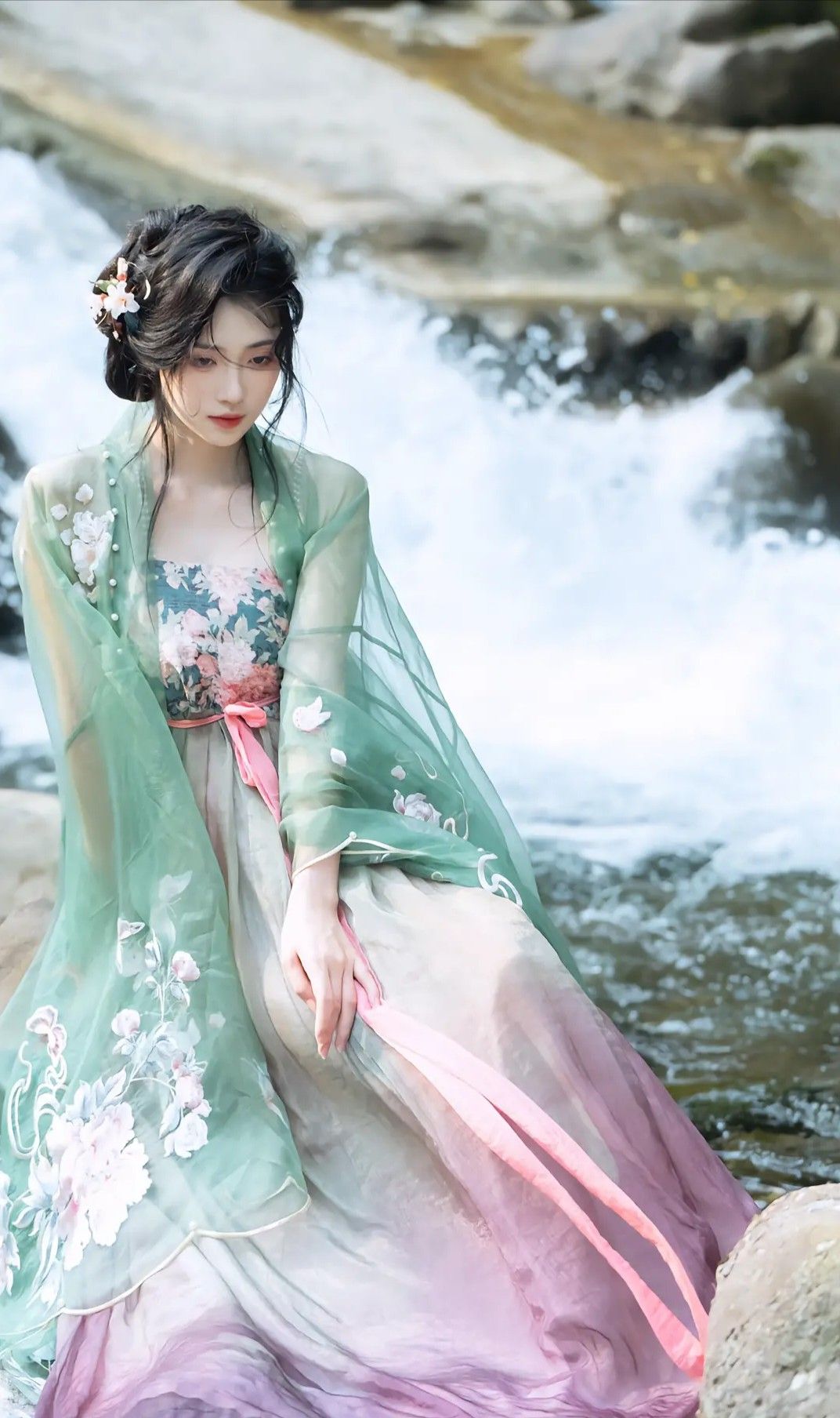 Reimagining the Mini-Size Cheongsam:A Fashion Evolution for Modern Times Reimagining the Mini-Size Cheongsam:A Fashion Evolution for Modern Times