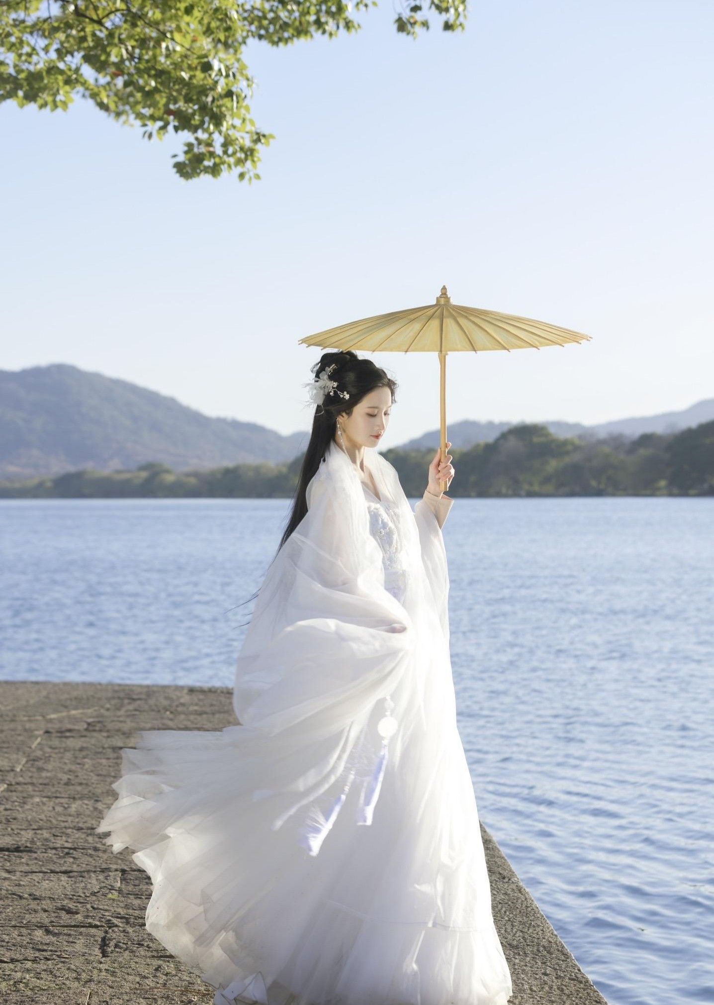 The Rise of Fox Fur Hanfu Hooded Cape:A Blend of Traditional Elegance and Modern Fashion The Rise of Fox Fur Hanfu Hooded Cape:A Blend of Traditional Elegance and Modern Fashion
