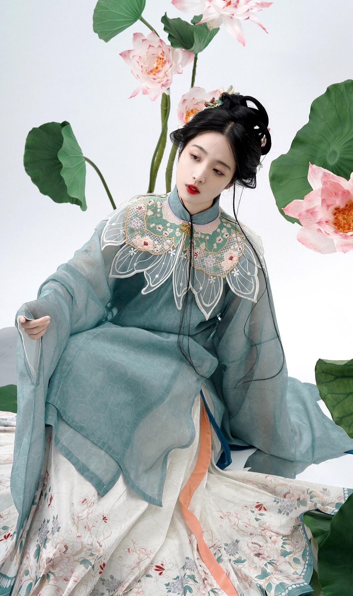 The Charm of Cheongsam and Blouse Combo:A Traditional-Modern Fusion The Charm of Cheongsam and Blouse Combo:A Traditional-Modern Fusion