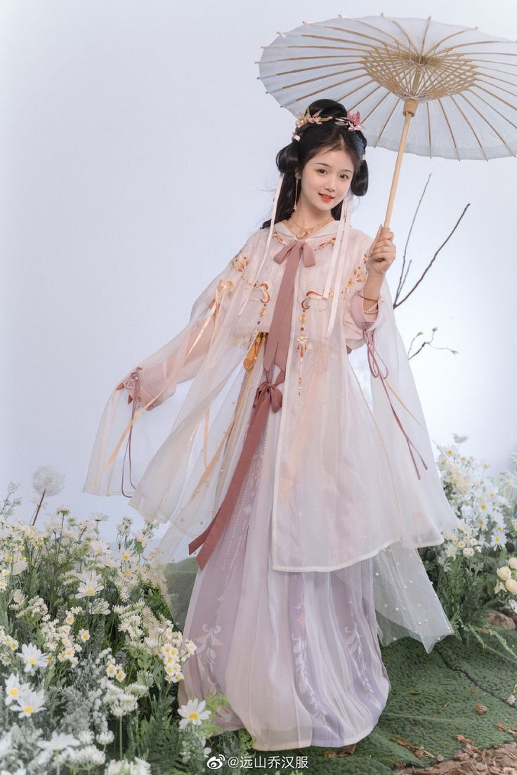 The Art of Hair Buns in Traditional Hanfu Fashion:Focusing on the Back of the Head The Art of Hair Buns in Traditional Hanfu Fashion:Focusing on the Back of the Head