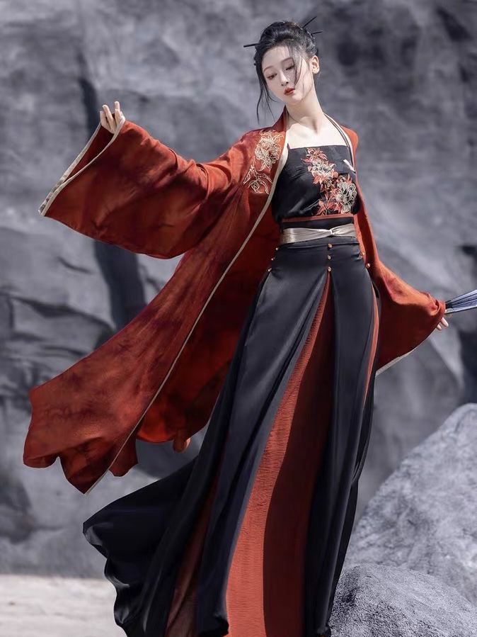 Red Cheongsam Women:Embracing Traditional Chinese Style Red Cheongsam Women:Embracing Traditional Chinese Style