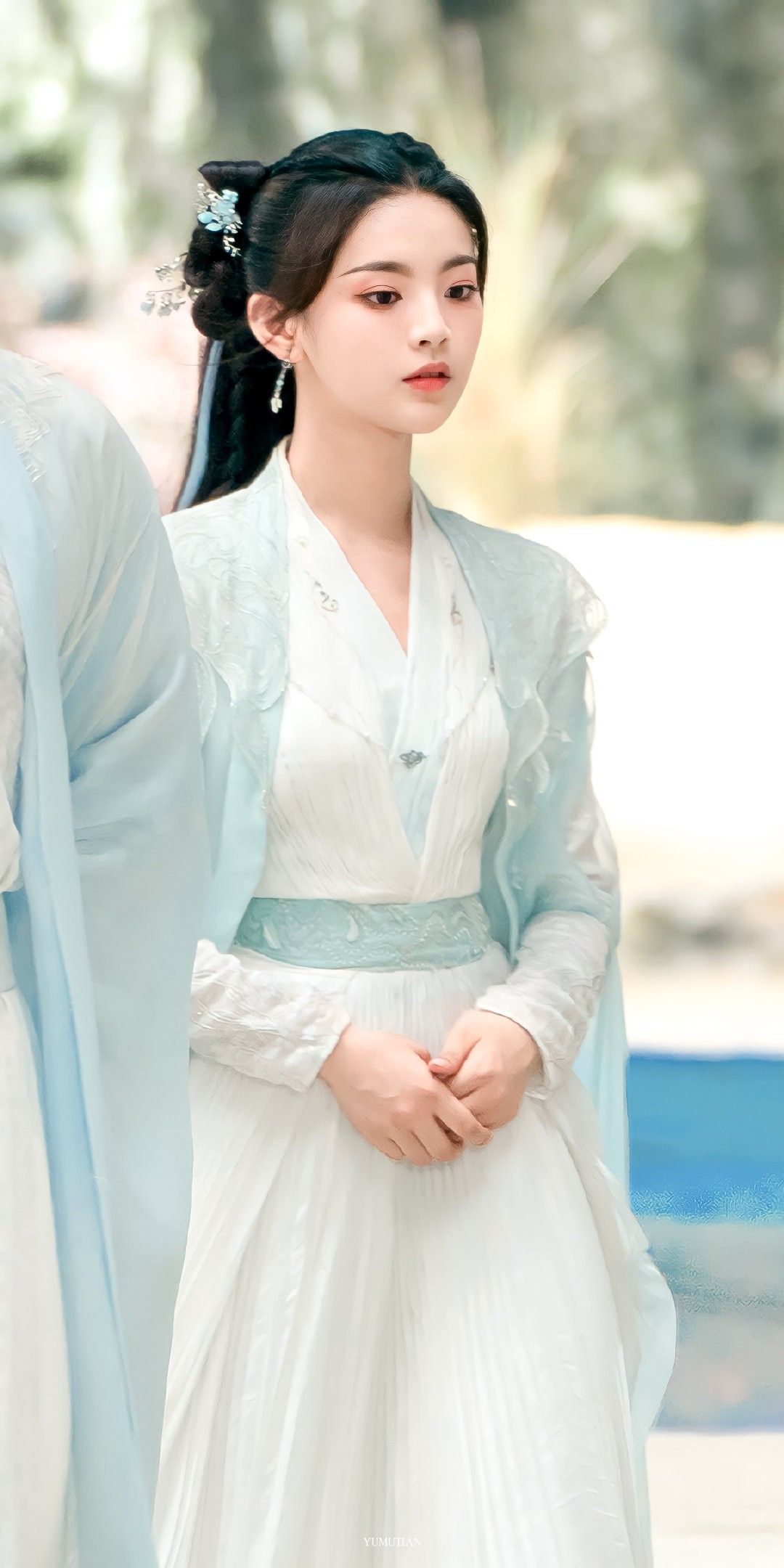 The Cultural Significance of Horseface Skirt as an Engagement Dress in Traditional Chinese Weddings The Cultural Significance of Horseface Skirt as an Engagement Dress in Traditional Chinese Weddings