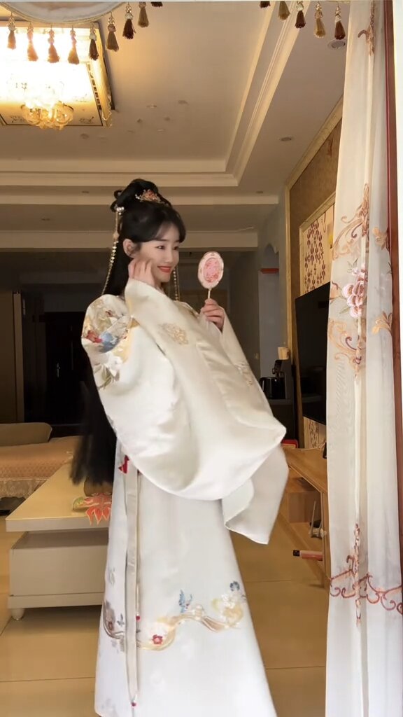 Exploring the Soft-Soled Shoes for Little Girls Hanfu Fashion Exploring the Soft-Soled Shoes for Little Girls Hanfu Fashion