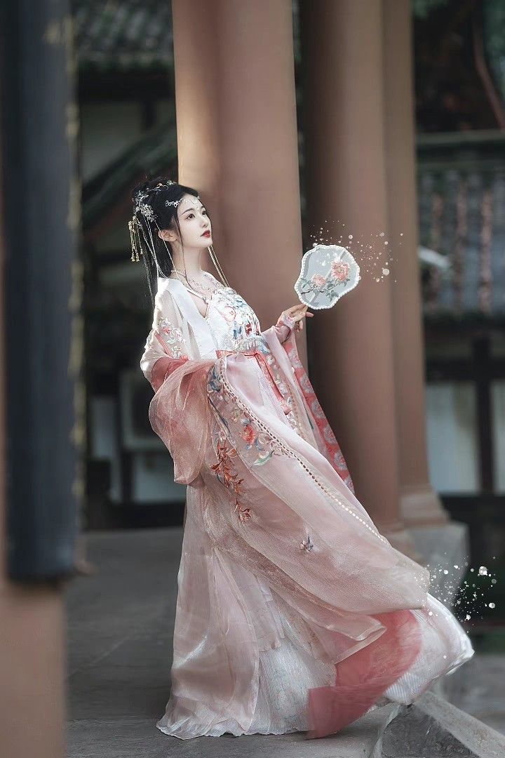Summer Fashion Trends:Stylish Hanfu Womens Short-sleeved Shirts for a Comfortable Wear Summer Fashion Trends:Stylish Hanfu Womens Short-sleeved Shirts for a Comfortable Wear