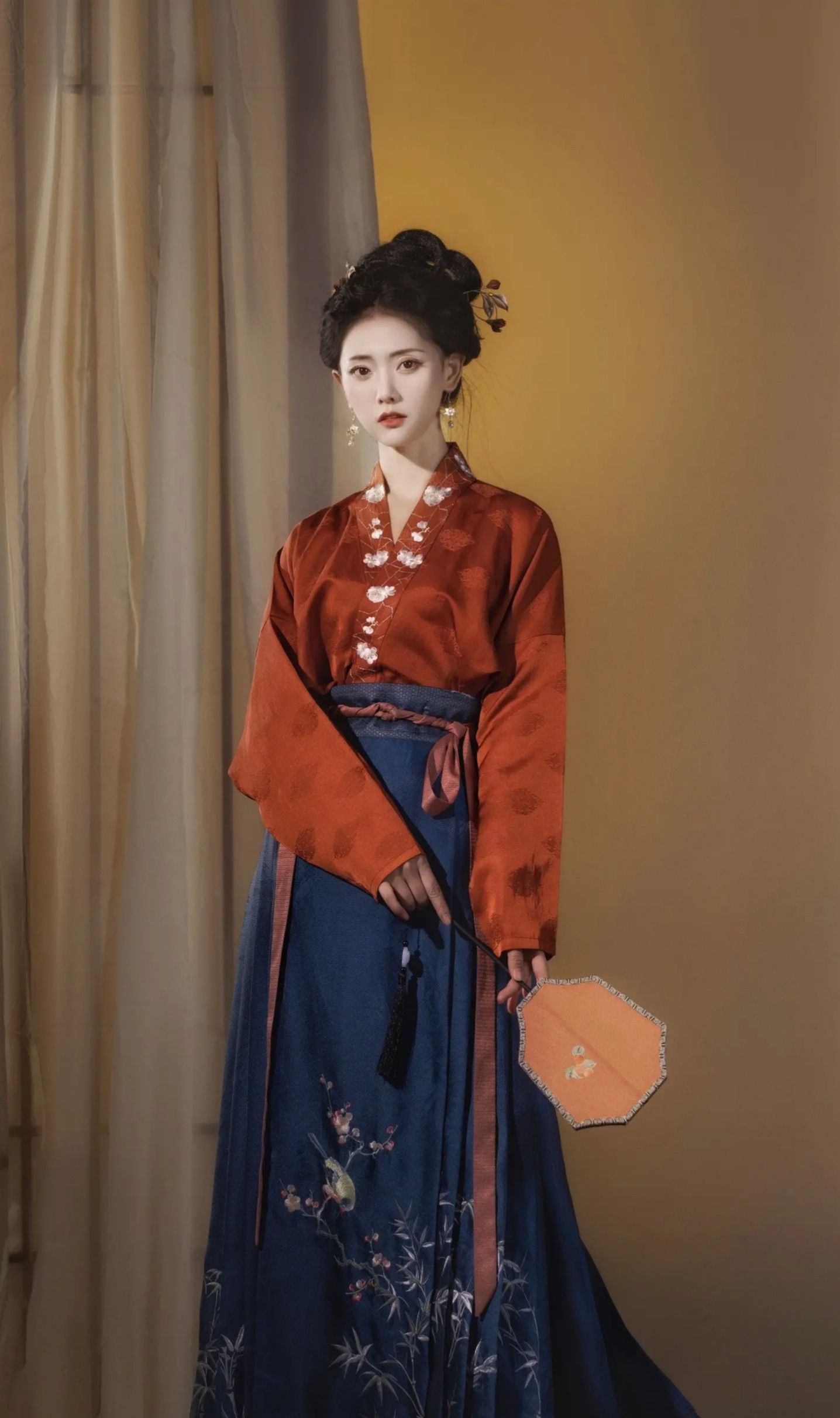 Embracing Traditionalism:The Journey of a Plus-Size Woman in Hanfu Fashion Embracing Traditionalism:The Journey of a Plus-Size Woman in Hanfu Fashion