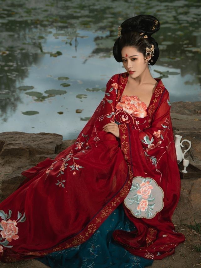 Starry Nights in Traditional Hanfu:A Girls Journey into the Ethereal World of Yongye Xinghe Hanfu Starry Nights in Traditional Hanfu:A Girls Journey into the Ethereal World of Yongye Xinghe Hanfu