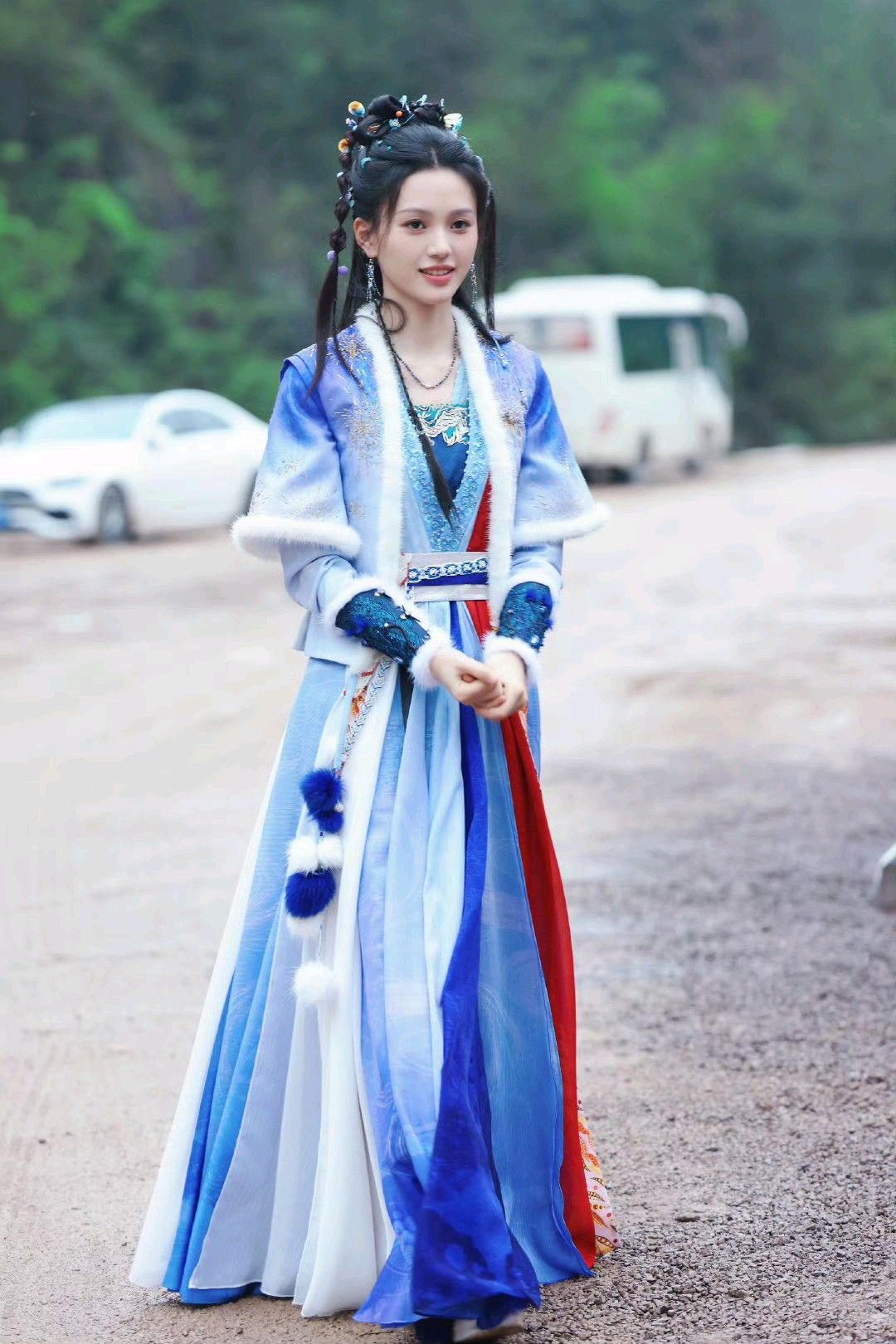 Unenvious of the Immortal:The Charm of Hanfu Fashion Unenvious of the Immortal:The Charm of Hanfu Fashion