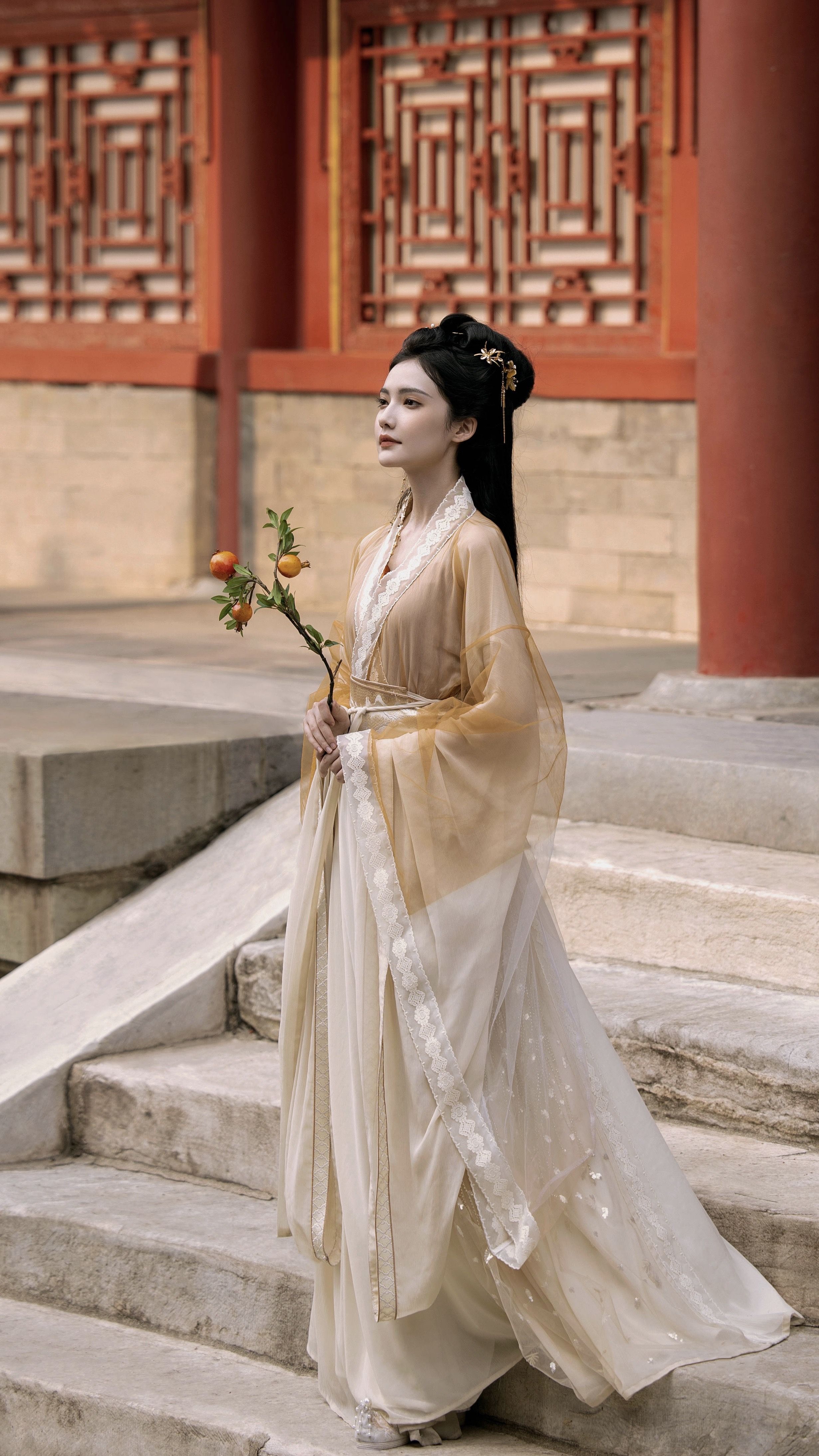 Embracing Elegance:Styling a Slimming Cheongsam for a Petite Figure Embracing Elegance:Styling a Slimming Cheongsam for a Petite Figure