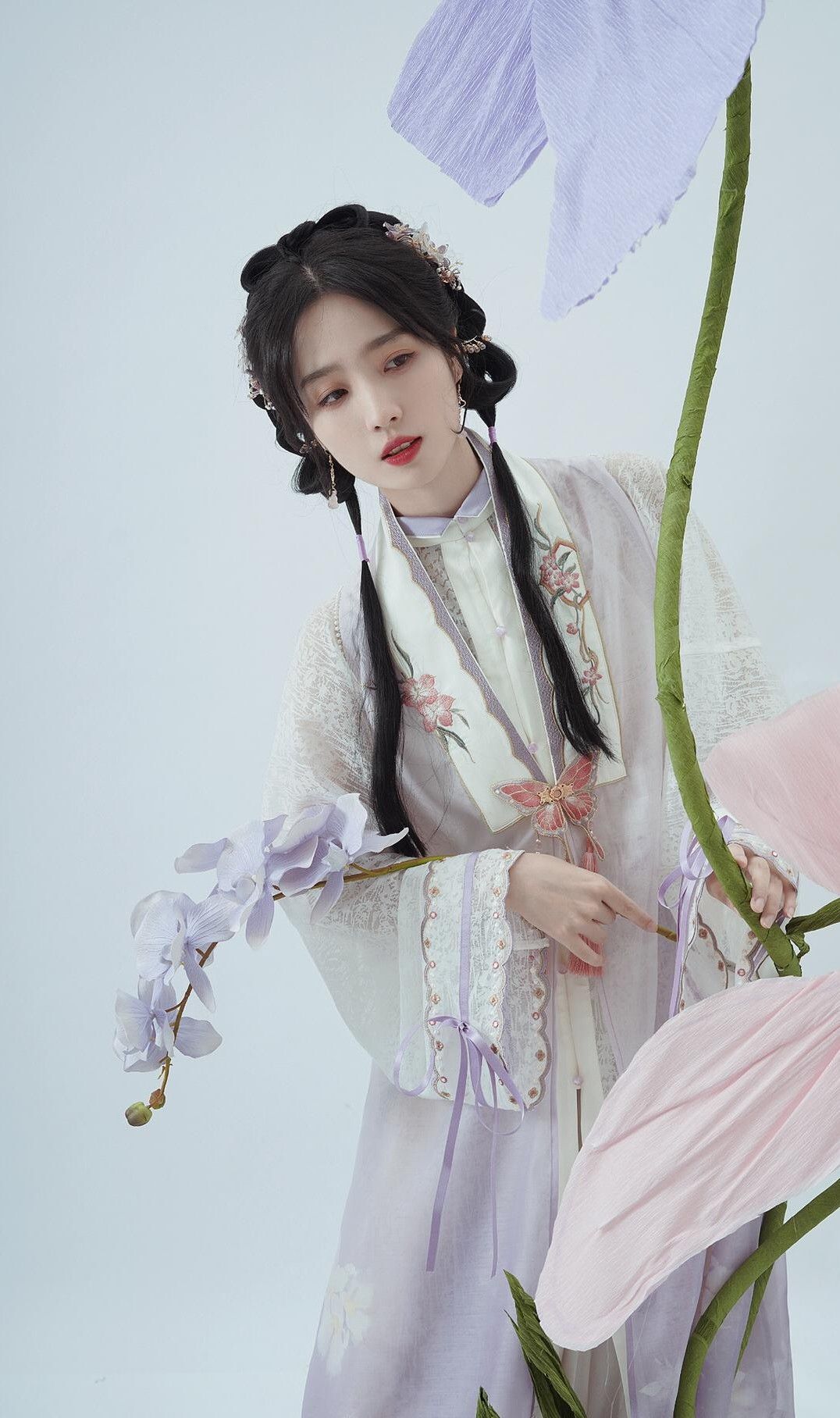 Hanfu Fashion:鞠婧祎s Traditional Elegance in Hanfu Style Hanfu Fashion:鞠婧祎s Traditional Elegance in Hanfu Style