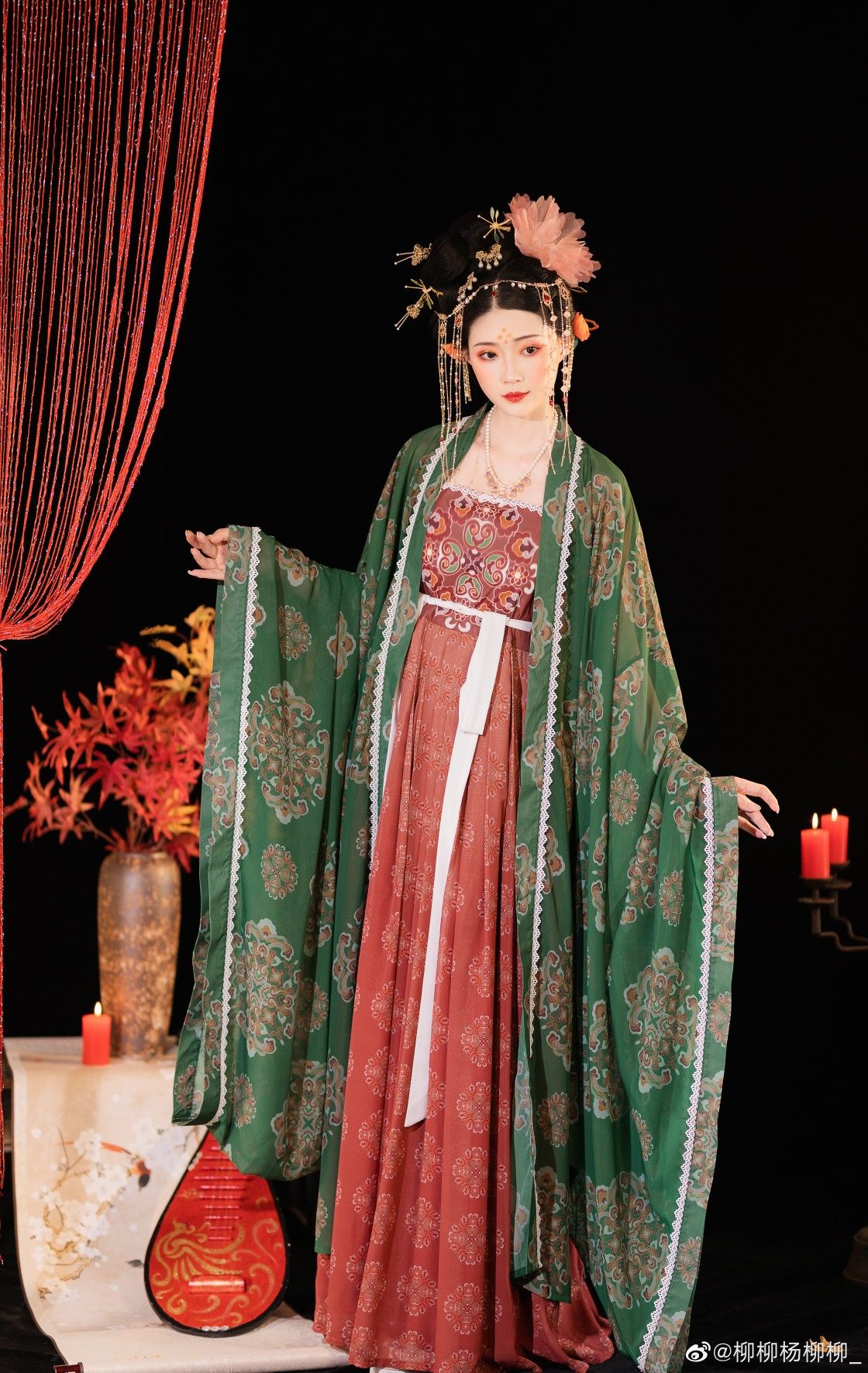 The Finest Cheongsam Fabrics:A Journey into the World of High-End Qipao Materials The Finest Cheongsam Fabrics:A Journey into the World of High-End Qipao Materials