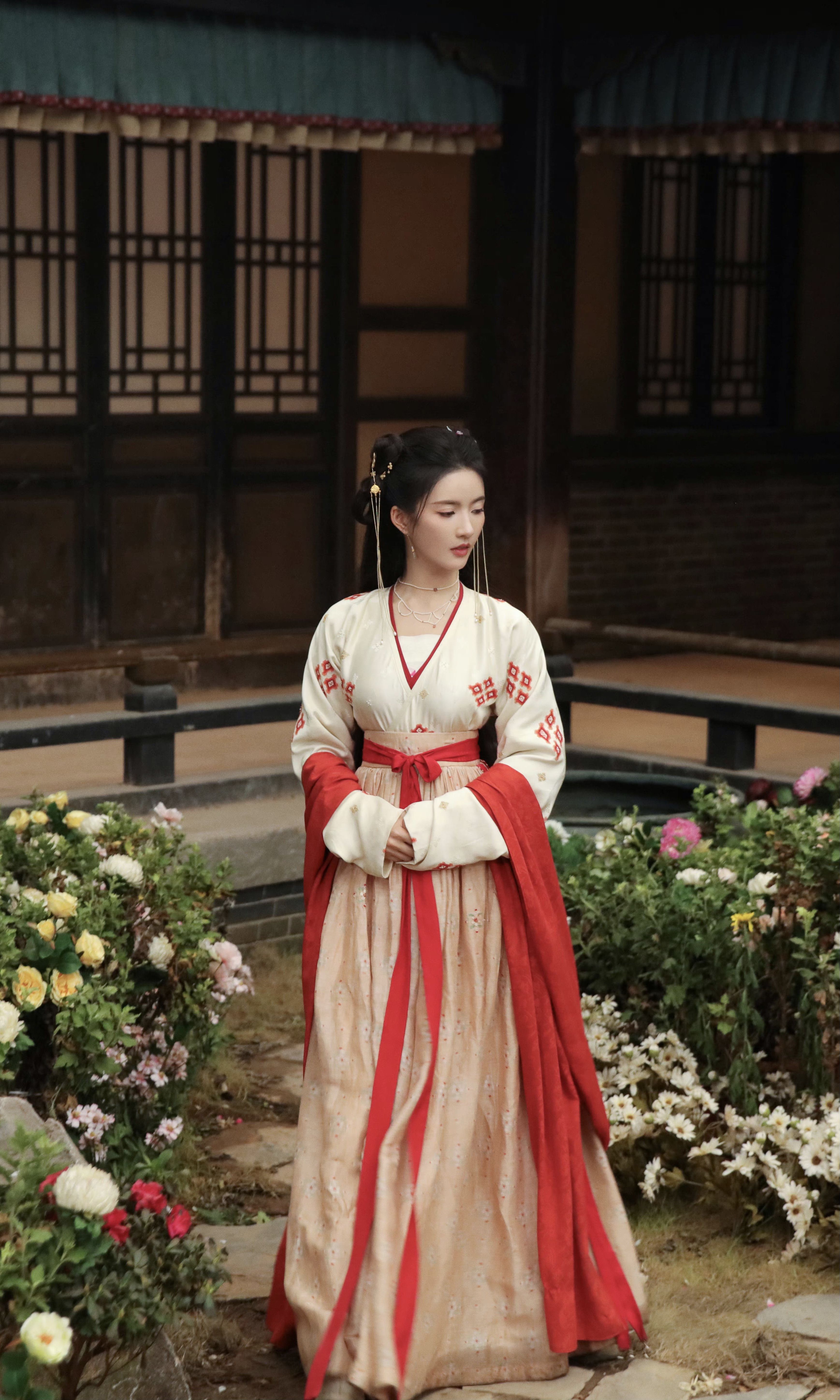 Ancient Hanfu Costumes:A Slimming Fashion Statement Ancient Hanfu Costumes:A Slimming Fashion Statement