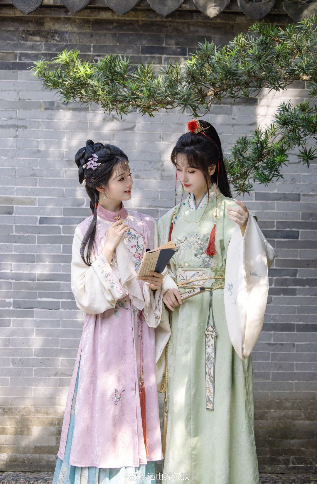 The Ming-Style Hanfu Dao袍,传统与时尚的交融 The Ming-Style Hanfu Dao袍,传统与时尚的交融