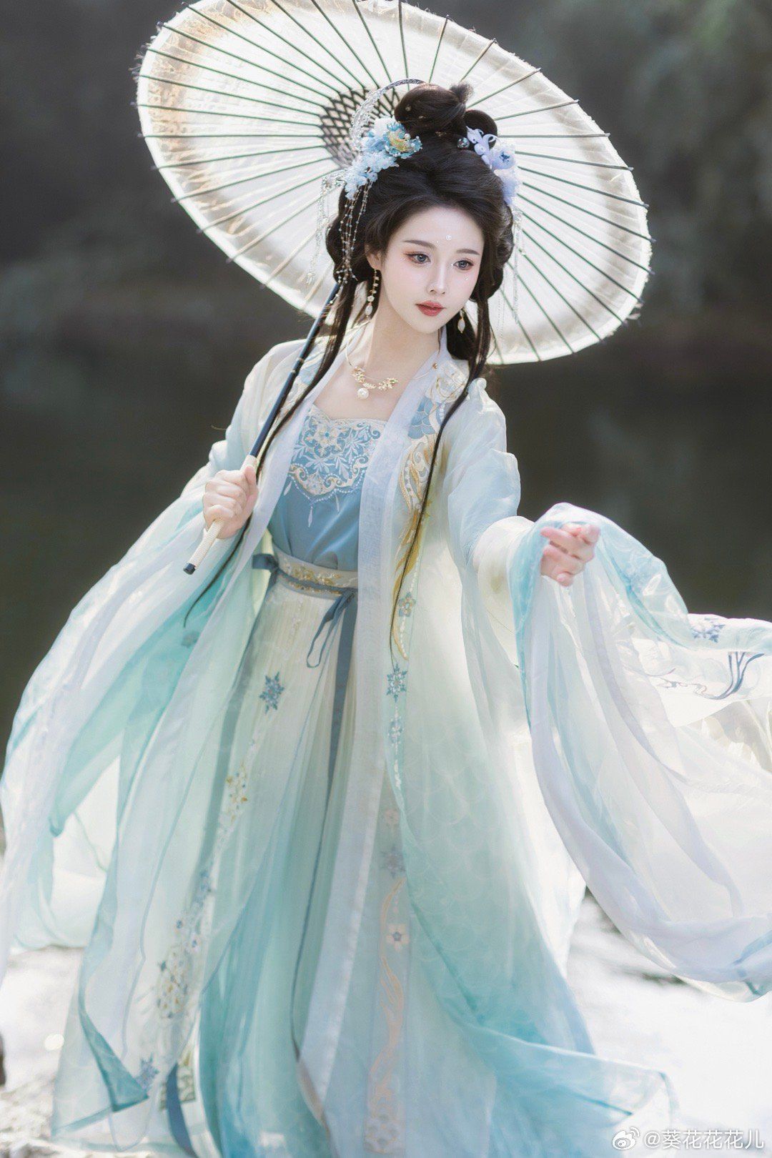 The Significance of Red Hanfu for Children’s Cultural Education The Significance of Red Hanfu for Children’s Cultural Education