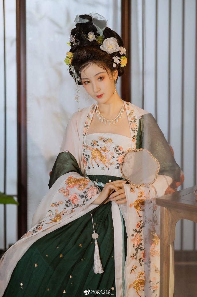 Fortune Bag Hanfu:The Blend of Tradition and Modernity Fortune Bag Hanfu:The Blend of Tradition and Modernity