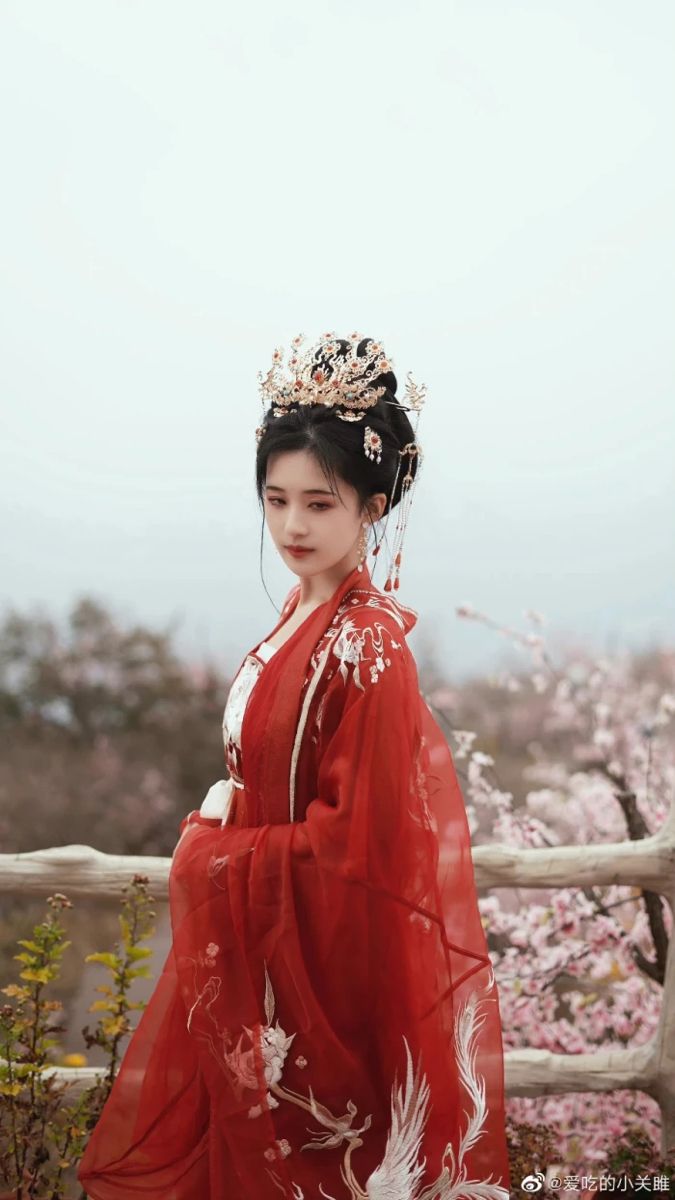 Reinventing the Black Qipao for Autumn Winter:A Fashion Revival Reinventing the Black Qipao for Autumn Winter:A Fashion Revival