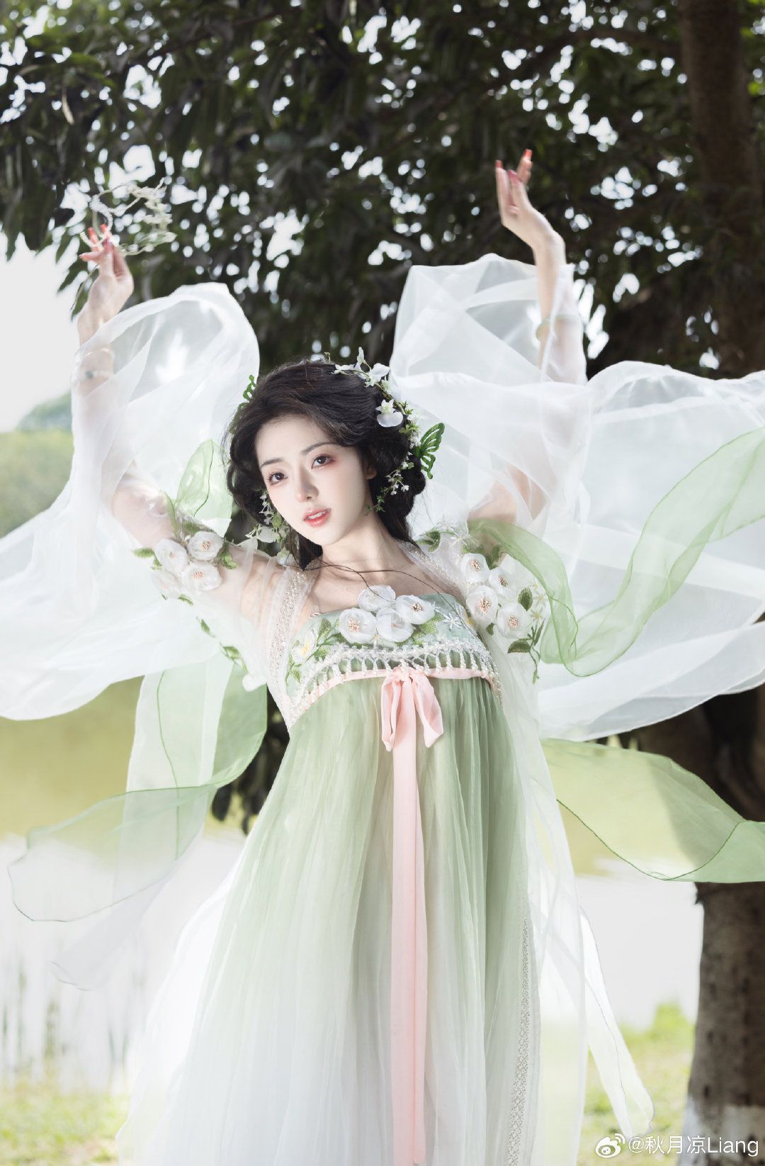 Elegant and Auspicious Qipao-Style Dress for Special Events Elegant and Auspicious Qipao-Style Dress for Special Events