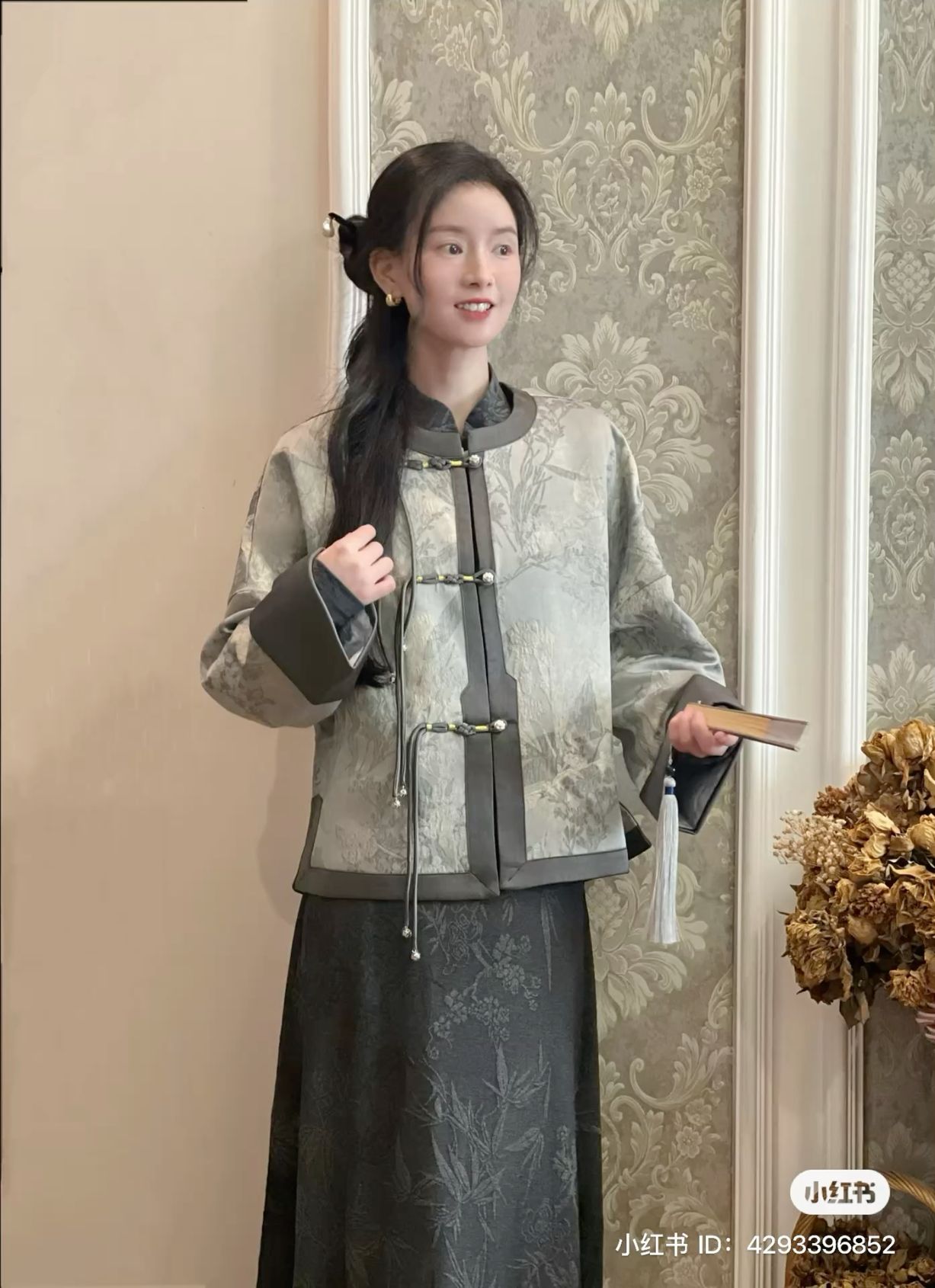 Exploring the Elegance of Cheongsams Floor-Sweeping Style and its Back-Waist Dart Exploring the Elegance of Cheongsams Floor-Sweeping Style and its Back-Waist Dart