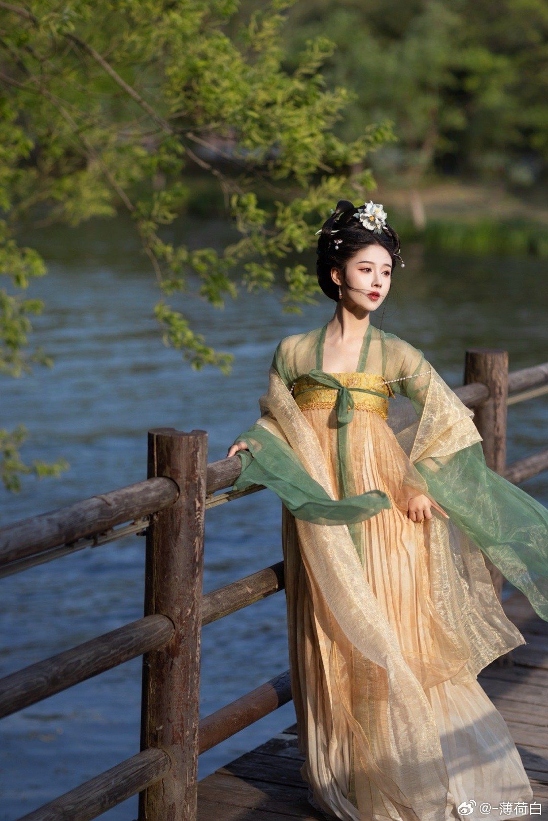 Chinese-Style Reimagined Cheongsam:A Blend of Tradition and Modernity Chinese-Style Reimagined Cheongsam:A Blend of Tradition and Modernity
