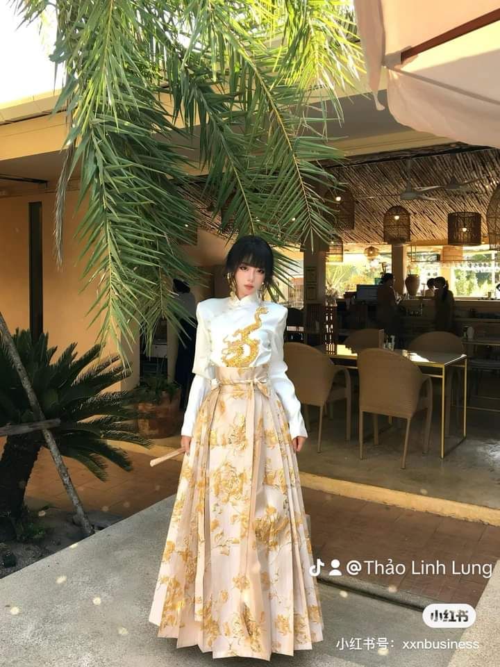Engaged Bliss:A Womans Cheongsam Dress for the Special Occasion Engaged Bliss:A Womans Cheongsam Dress for the Special Occasion