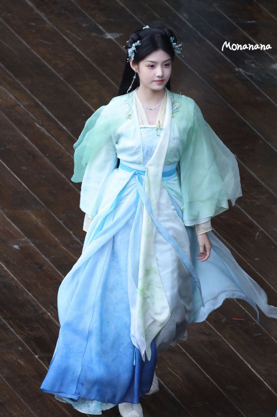 Embracing the Elegance of Horseface Skirt with Stylish Earring Accessories Embracing the Elegance of Horseface Skirt with Stylish Earring Accessories