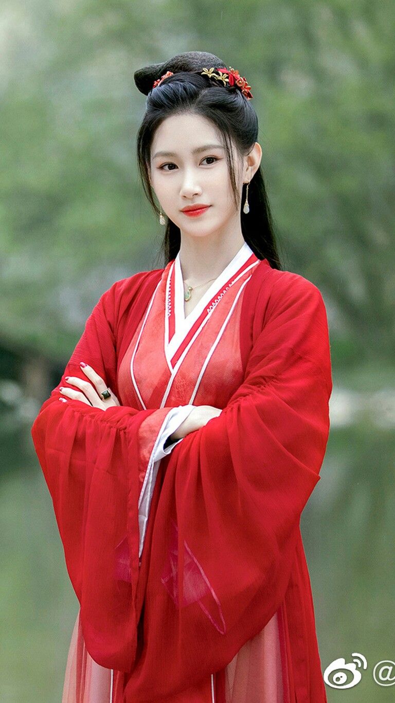 The Rise of Hair Combs in Hanfu Fashion:Embracing the Traditional Beauty with Fake Hair Bands The Rise of Hair Combs in Hanfu Fashion:Embracing the Traditional Beauty with Fake Hair Bands