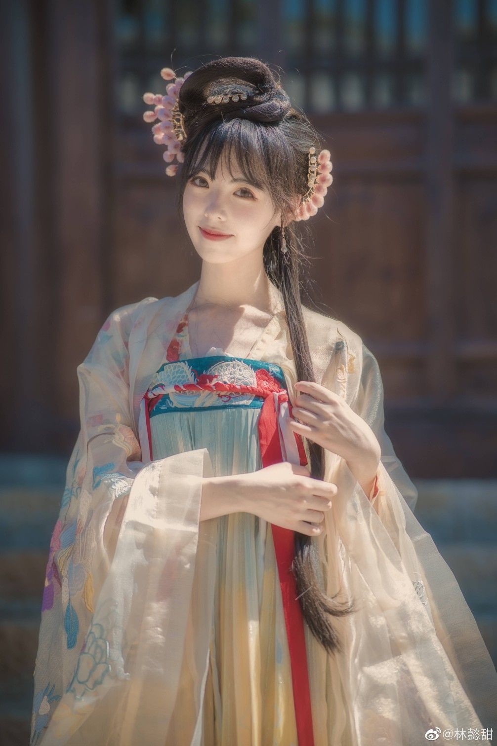Chinese-Style Girls Fairy-Like Hanfu Fashion with Short-Sleeved Tops Chinese-Style Girls Fairy-Like Hanfu Fashion with Short-Sleeved Tops