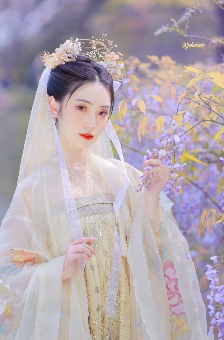 Childrens Traditional Hanfu Costumes and Ancient Chinese Learning in Autumn Winter Season Childrens Traditional Hanfu Costumes and Ancient Chinese Learning in Autumn Winter Season