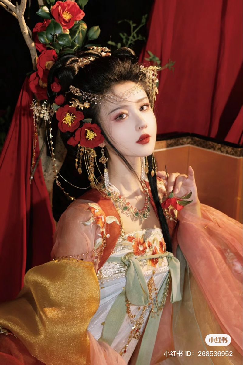 The Ethereal Beauty of Girls Hanfu Headwear with Tassel Ornamentation The Ethereal Beauty of Girls Hanfu Headwear with Tassel Ornamentation