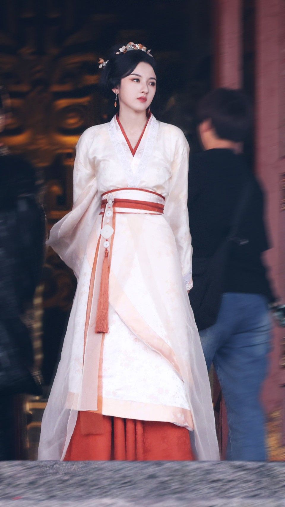 The Splendor of the Traditional Chinese Clothing:The Collared Hanfu with its Large Swinging Hem The Splendor of the Traditional Chinese Clothing:The Collared Hanfu with its Large Swinging Hem