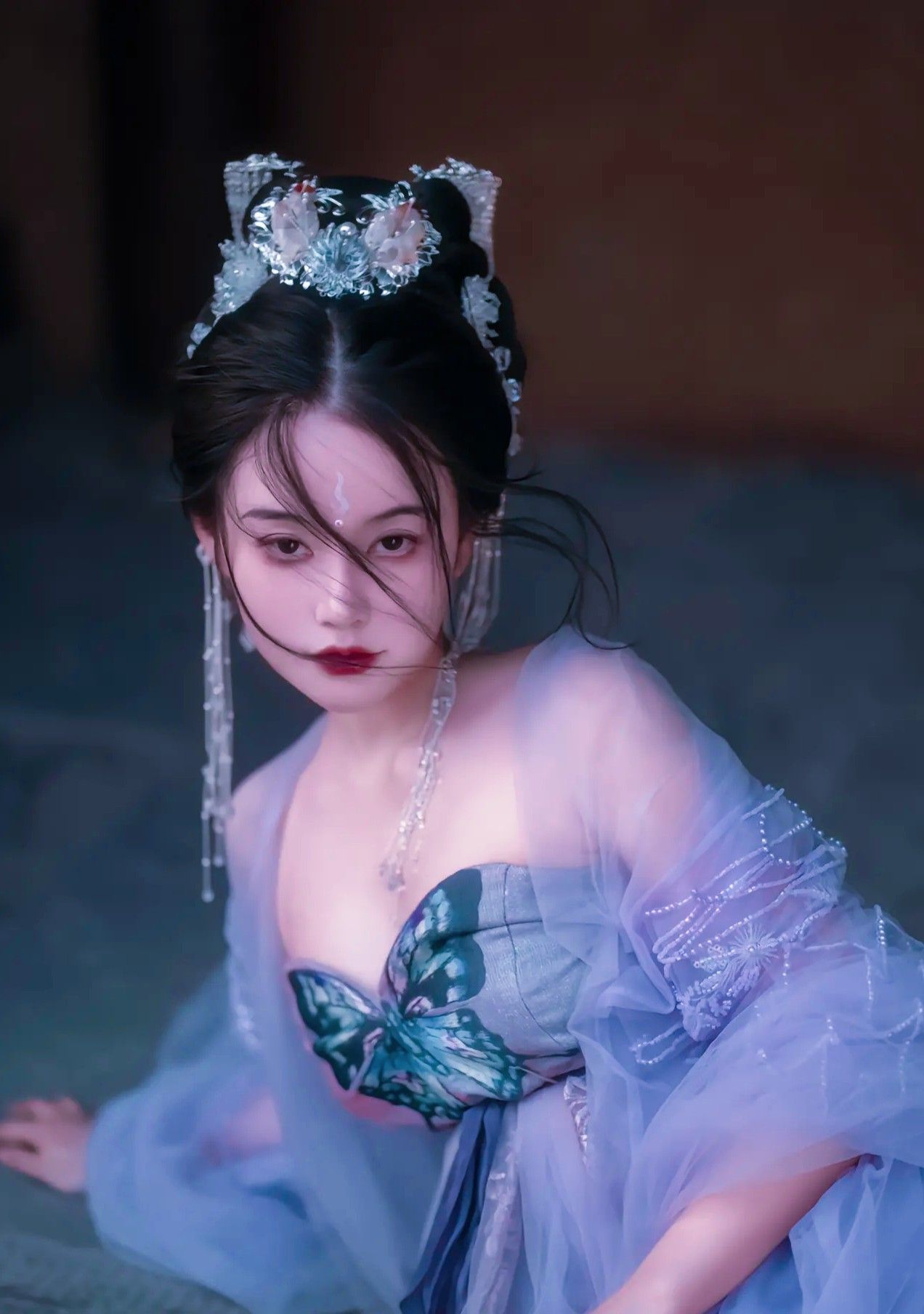 The Elegance of White Cheongsam:A Cultural Icon of Chinese Heritage The Elegance of White Cheongsam:A Cultural Icon of Chinese Heritage