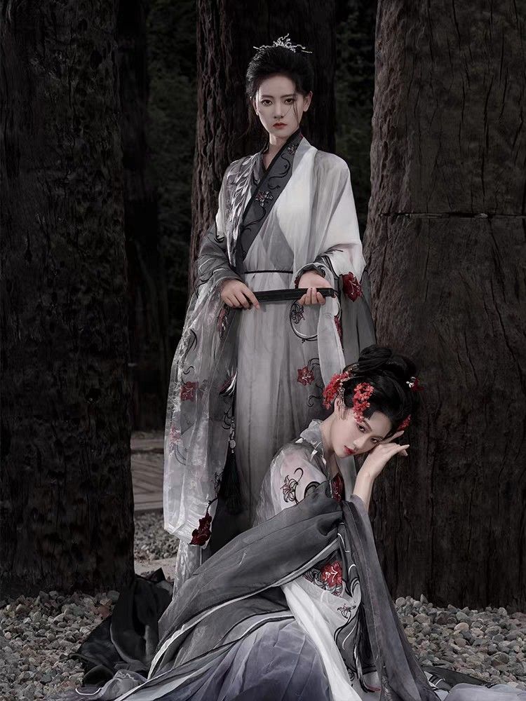 The Elegance of Qipao and its Accompanying Cape The Elegance of Qipao and its Accompanying Cape