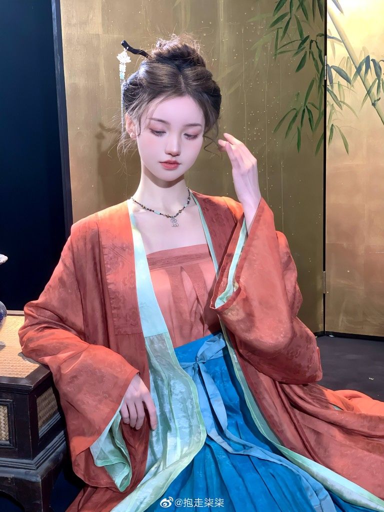 The Charm of Cheongsam-Style Half-Length Skirts The Charm of Cheongsam-Style Half-Length Skirts