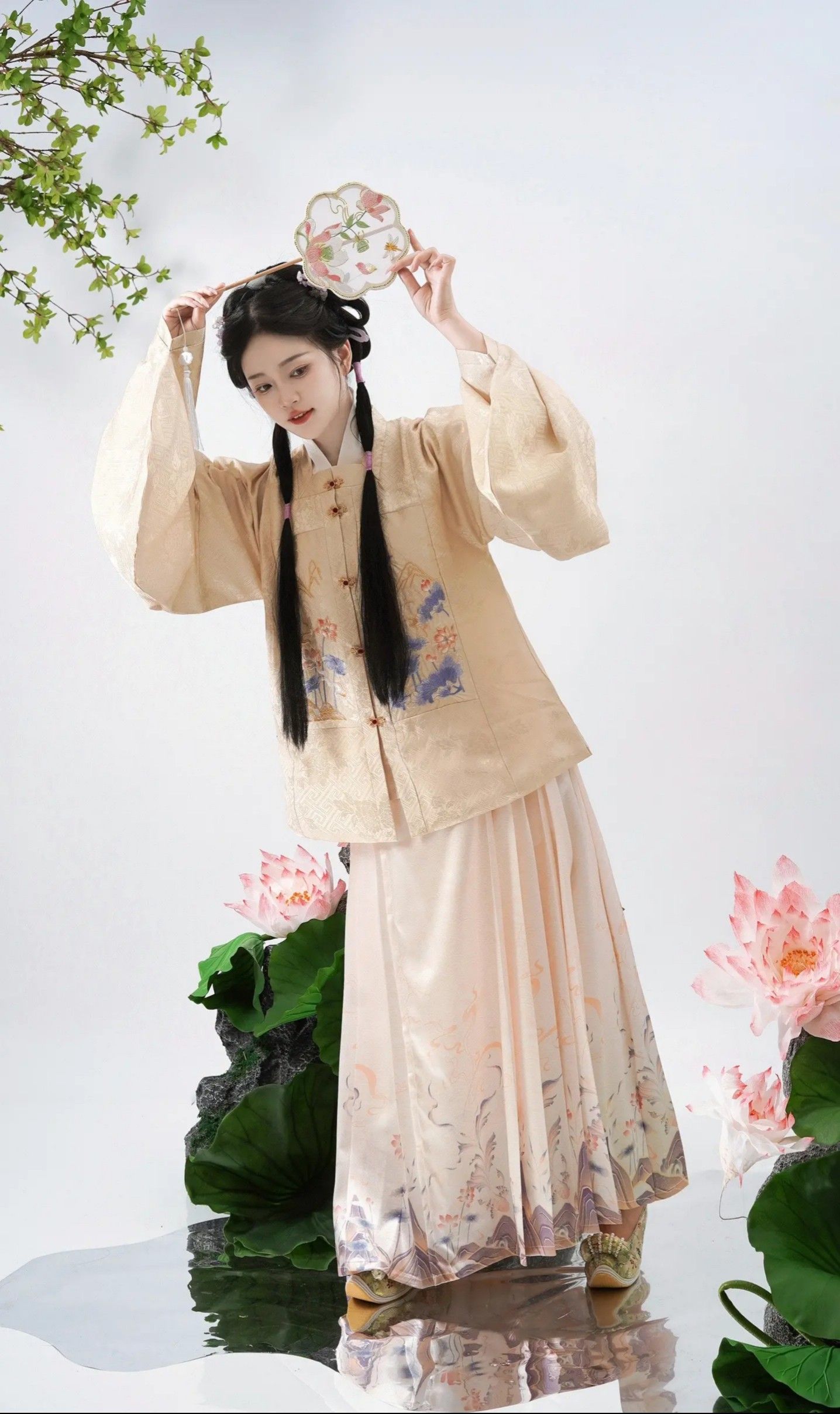 The Revival of Skirt-Style Cheongsam:A Blend of Tradition and Modernity The Revival of Skirt-Style Cheongsam:A Blend of Tradition and Modernity
