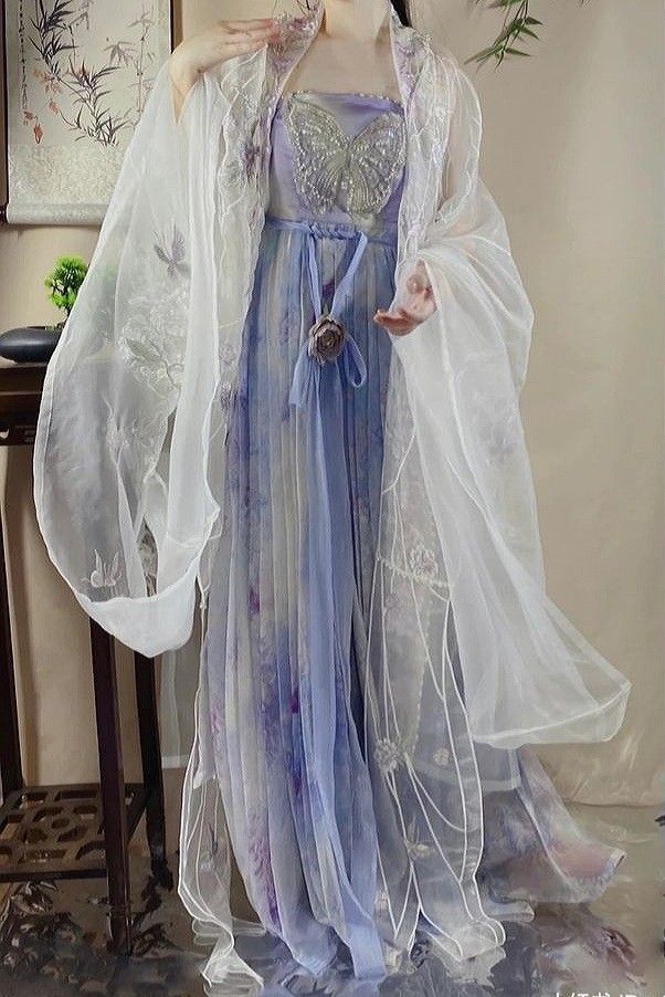 The Elegance of Black Hanfu Strappy Blouses The Elegance of Black Hanfu Strappy Blouses