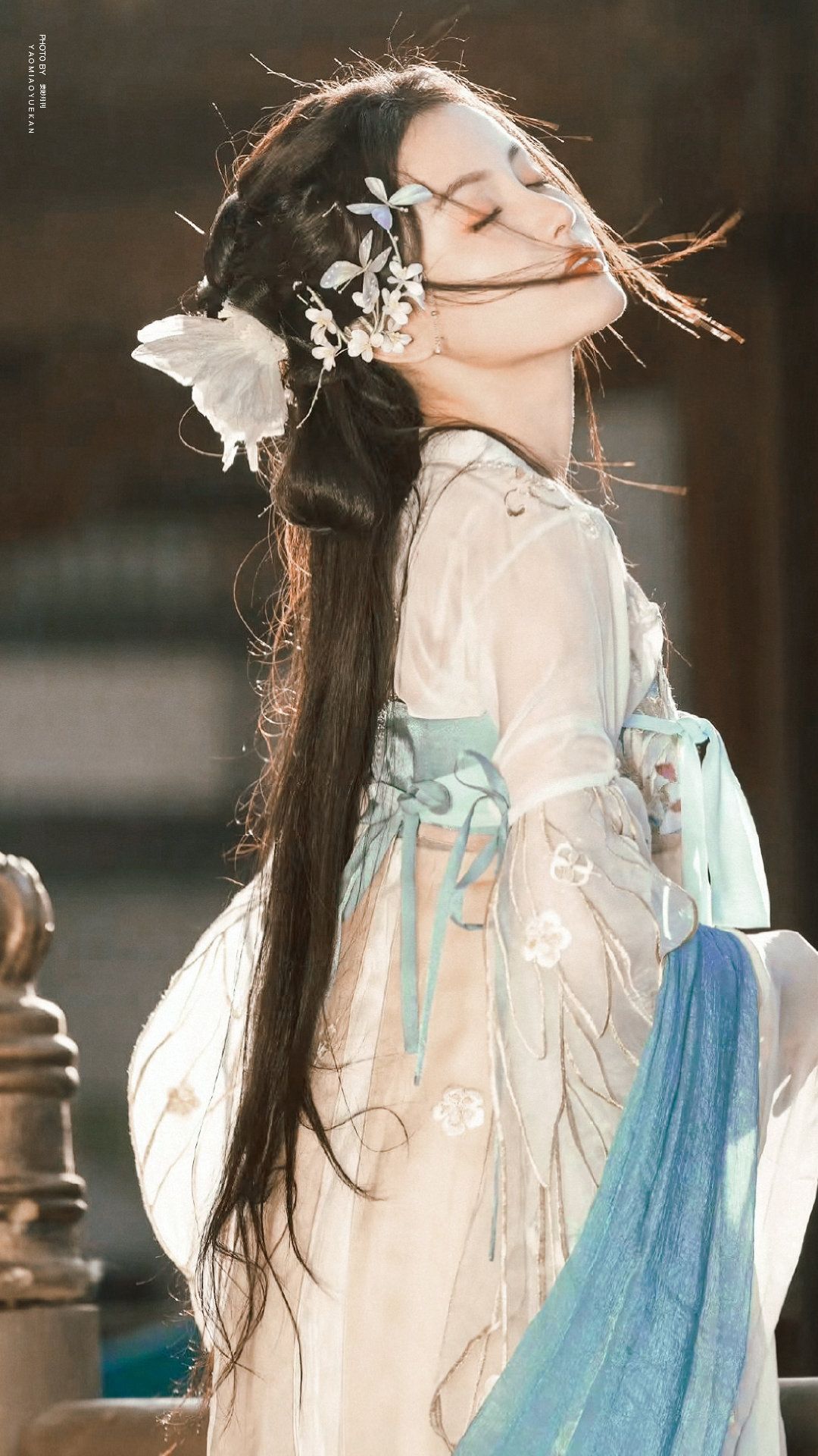 The Red Cheongsam:A Symbol of Cultural Splendor The Red Cheongsam:A Symbol of Cultural Splendor