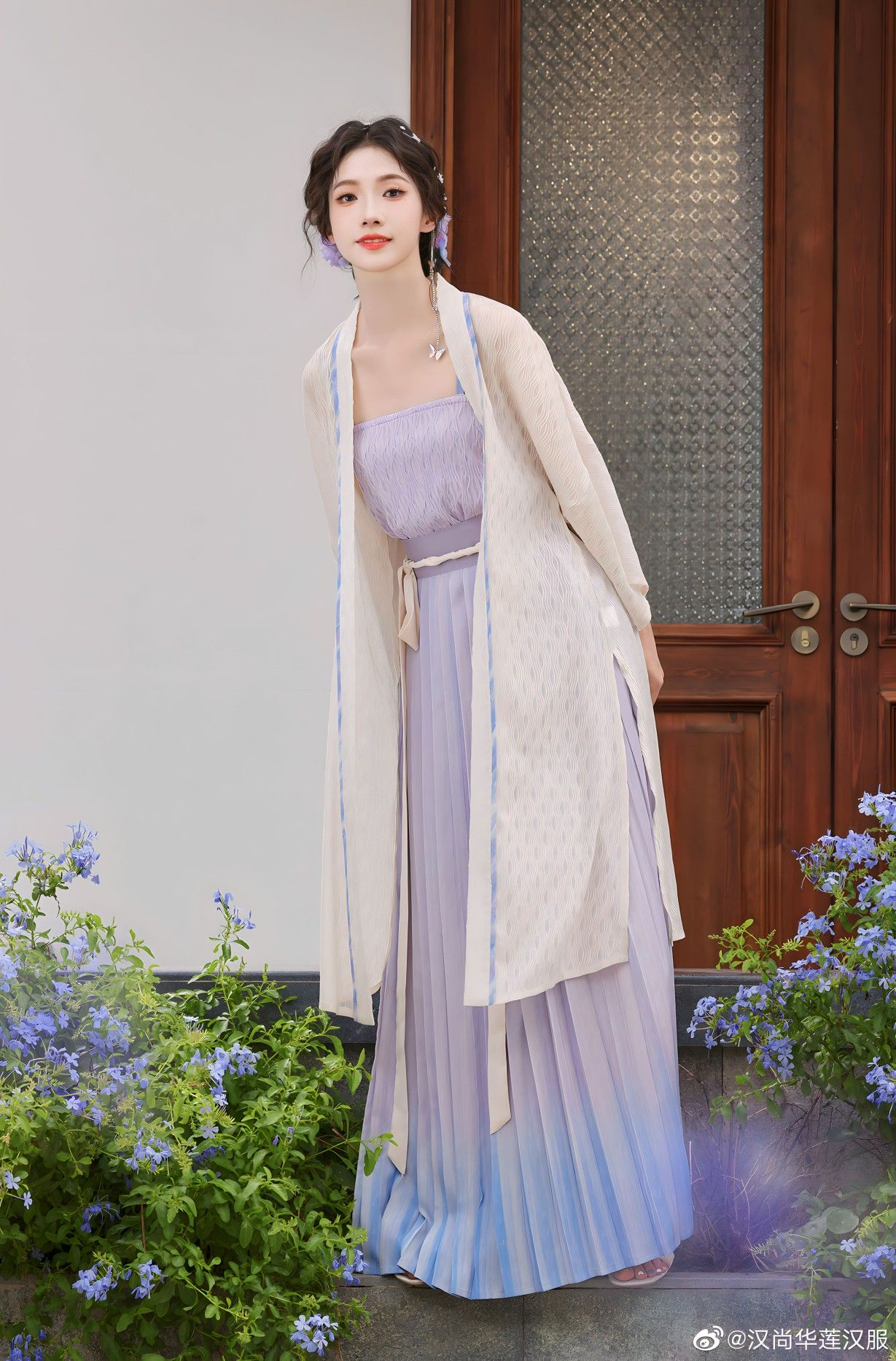 Knitted Cheongsam with a Modern Layering:Fashion Fusion for Modern Women Knitted Cheongsam with a Modern Layering:Fashion Fusion for Modern Women