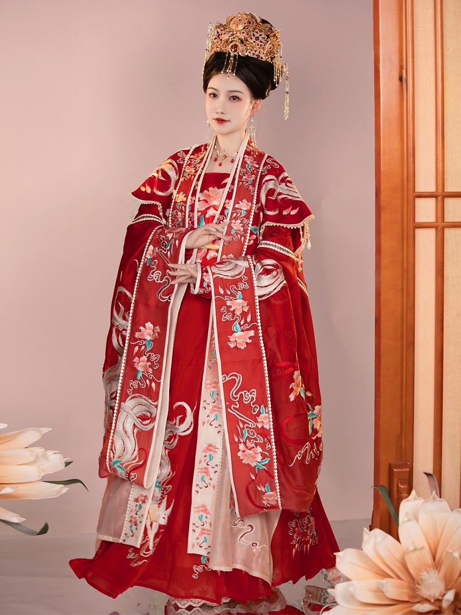 Reinventing Traditional Hanfu as Modern Parent-Child Fashion