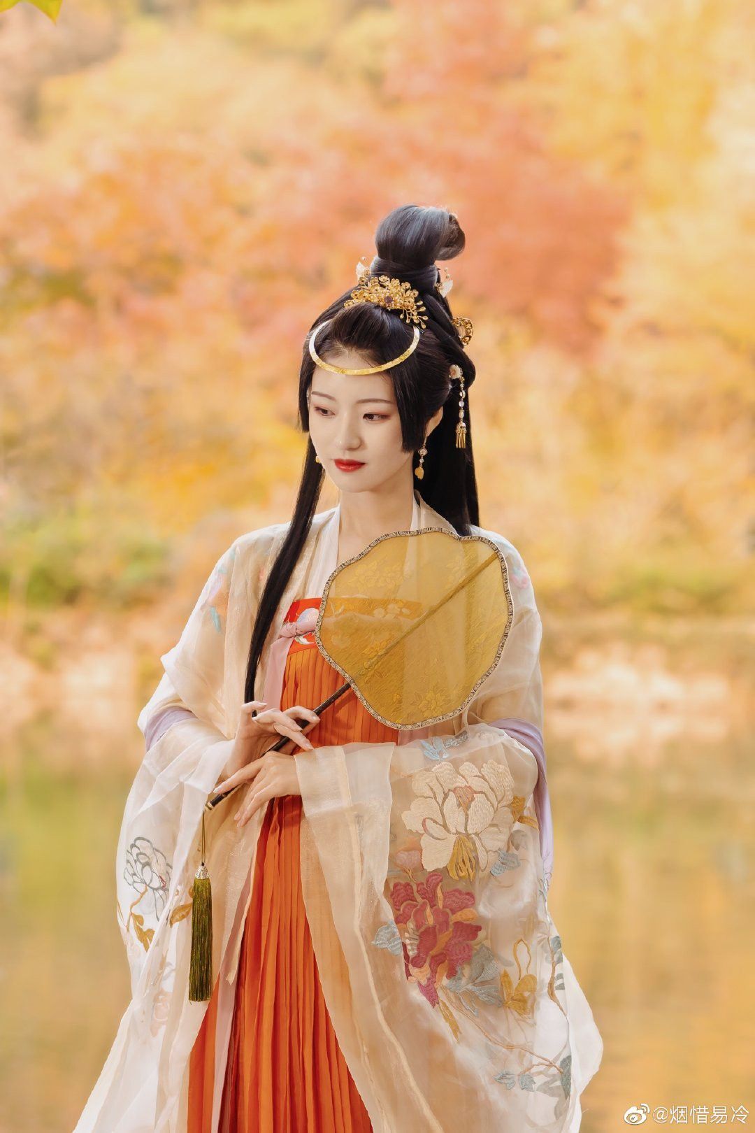 The Elegance of Autumn-Winter Wedding旗袍:Wearable Delight for Joyful Grandmothers The Elegance of Autumn-Winter Wedding旗袍:Wearable Delight for Joyful Grandmothers