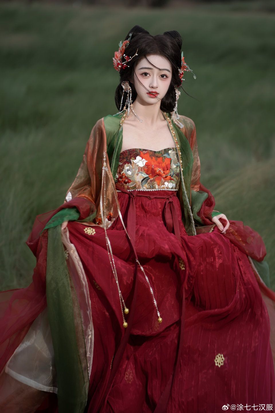 The New Cheongsam Collection at Suzhou Hongyun阁:Embracing Traditional Elegance with Modern Flair The New Cheongsam Collection at Suzhou Hongyun阁:Embracing Traditional Elegance with Modern Flair