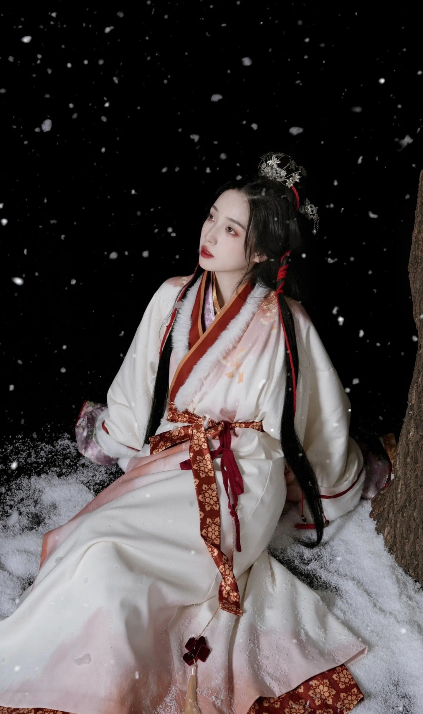 Winter Warmth for Little Girls in Traditional Tangzhuang Outfits:Thick and Ultra-Thick Options Winter Warmth for Little Girls in Traditional Tangzhuang Outfits:Thick and Ultra-Thick Options