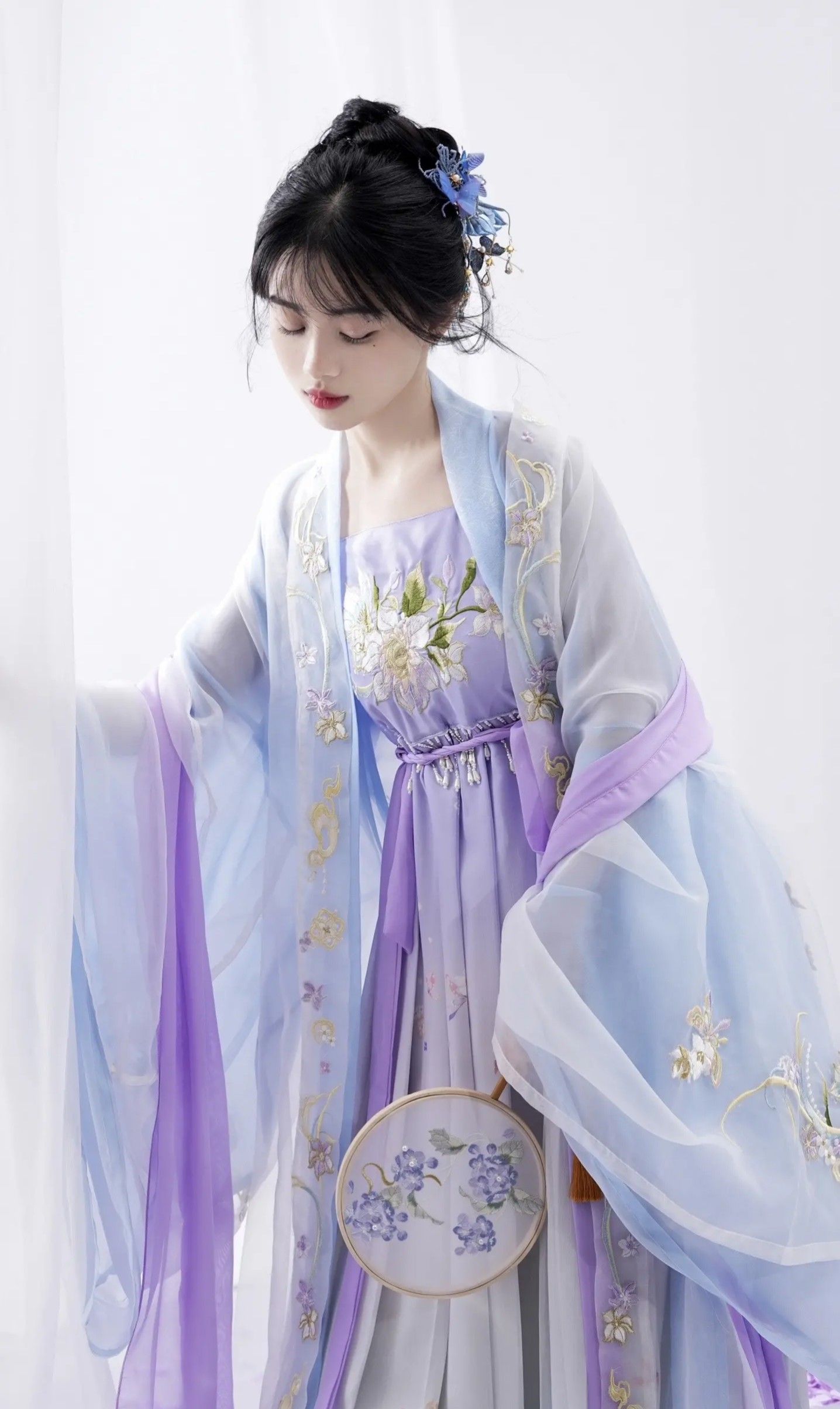 The Splendor of Tang-Style Hanfu:The Grandeur of Sleeveless Robes in Ancient China