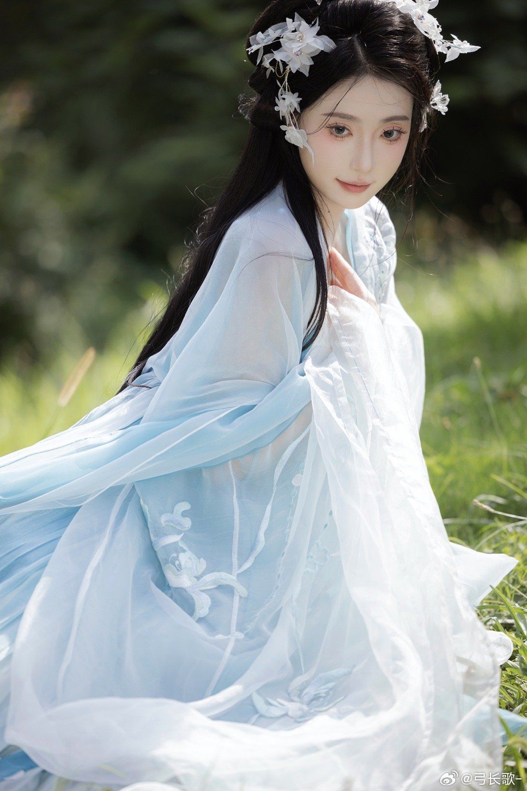 The Rise of Hanfu Fashion:A Spotlight on the Elegant Long Boots The Rise of Hanfu Fashion:A Spotlight on the Elegant Long Boots