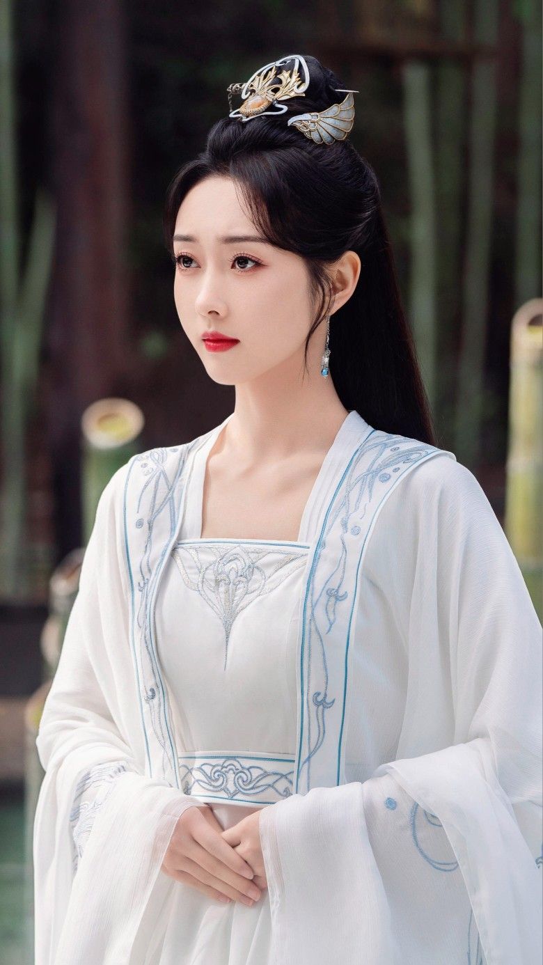 Embracing Modernity in Traditional Cheongsam:A Daily Fashion Journey Embracing Modernity in Traditional Cheongsam:A Daily Fashion Journey