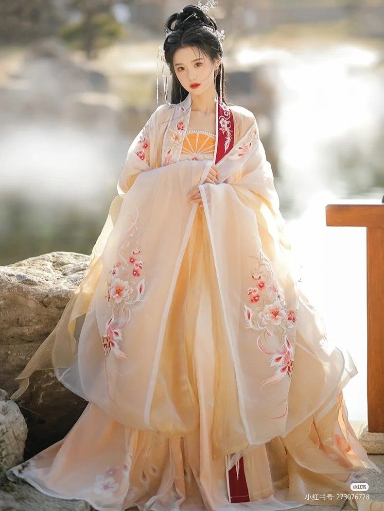 The Rise of Hanfu:The Allure of the Crossover Jacket The Rise of Hanfu:The Allure of the Crossover Jacket