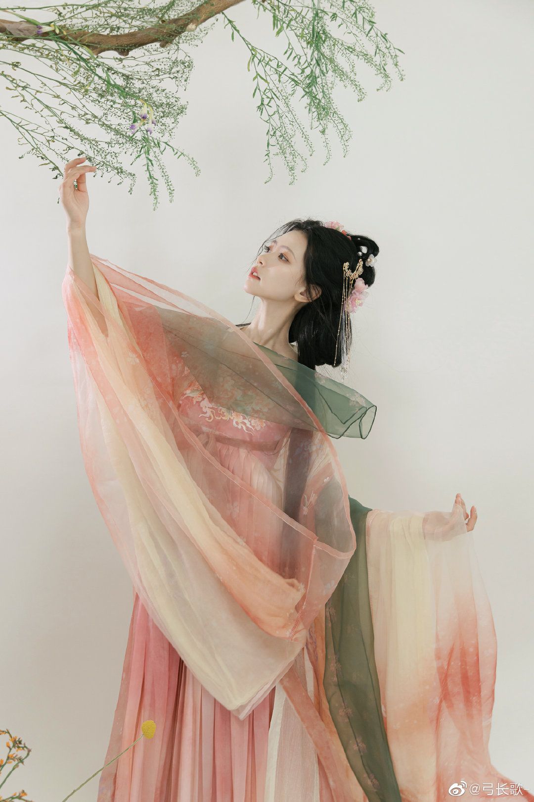 Ethereal Beauty of a Hanfu Baby Girl:An Ancient Style Journey Ethereal Beauty of a Hanfu Baby Girl:An Ancient Style Journey
