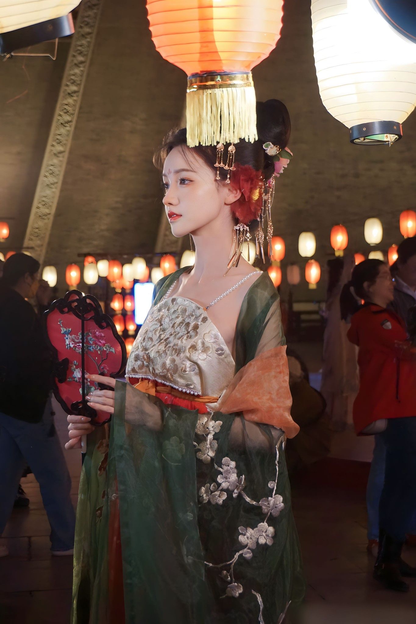 Quip-A-Teen:The Story of a 16-Year-Old Girl in a Cheongsam Quip-A-Teen:The Story of a 16-Year-Old Girl in a Cheongsam