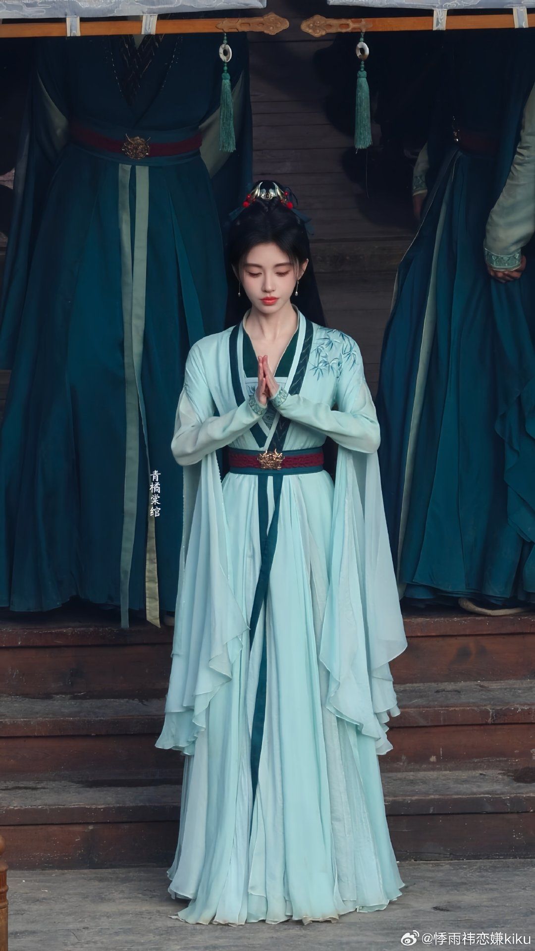 Embracing the New Chinese Style:The Rise of the Cheongsam-Inspired Low-Collar Dress for Women Embracing the New Chinese Style:The Rise of the Cheongsam-Inspired Low-Collar Dress for Women